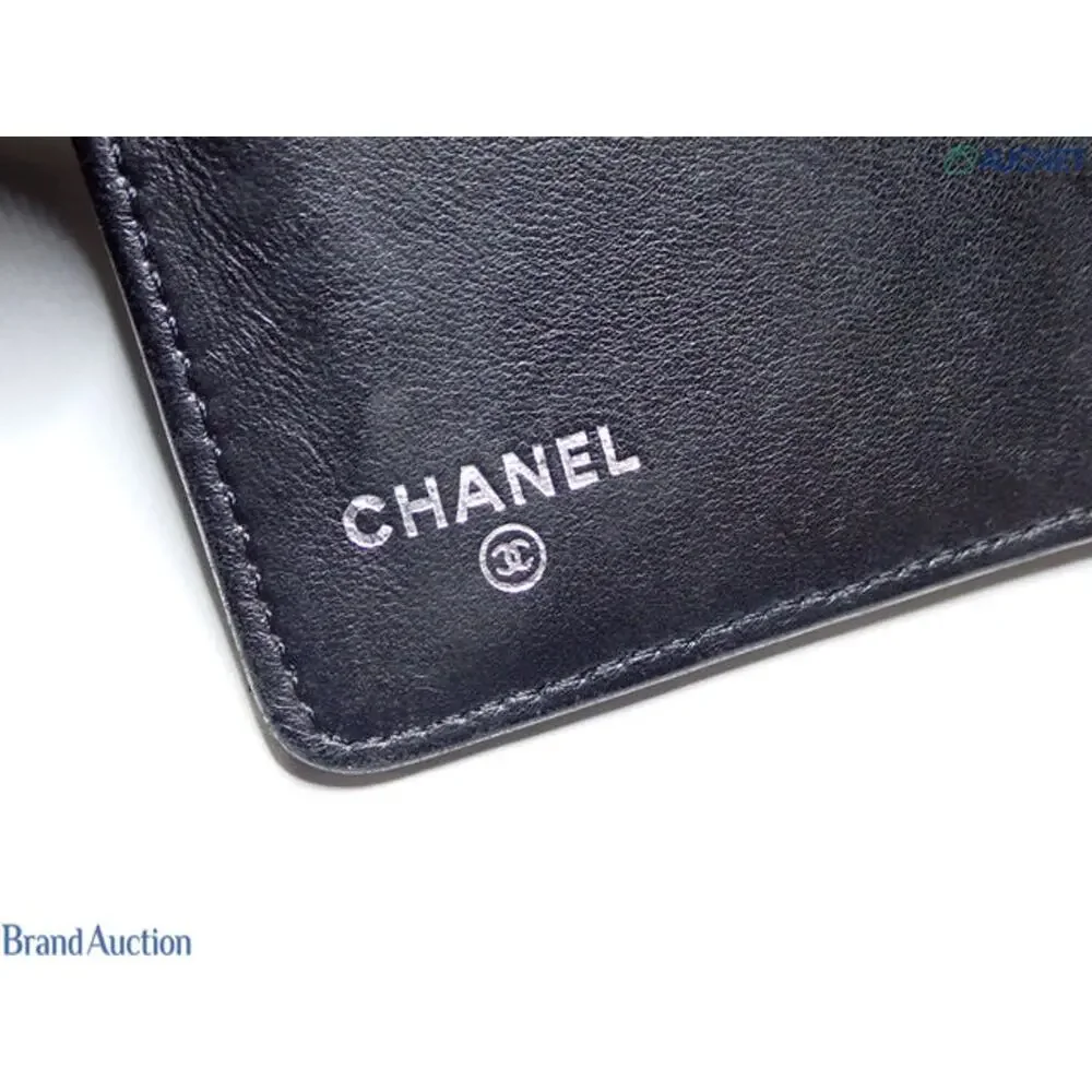 5909 - Chanel Matelasse Coco Button bi-fold wallet